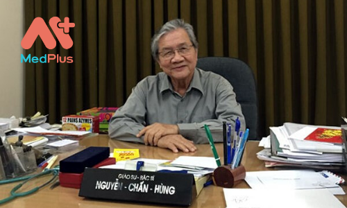 Bác sĩ Hùng hiện đang điều hành phòng khám bướu cổ hàng đầu Quận 5